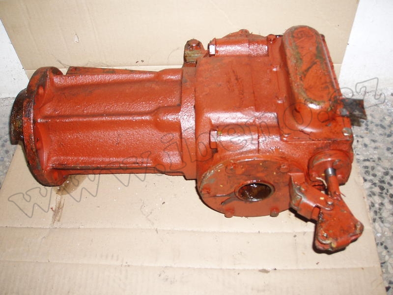 Těleso čerpadla - hlavní válec hydrauliky - Zetor Super 50