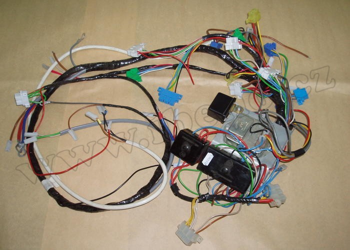 Svazek rozvodu elektroinstalace + pojistková skříň - Zetor URI