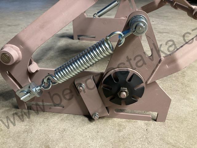 Nůžkový mechanismus sedadla, sedadlo - Zetor