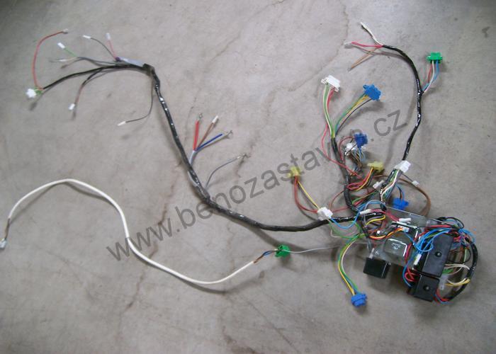 Svazek rozvodu elektroinstalace + pojistková skříň - Zetor URI