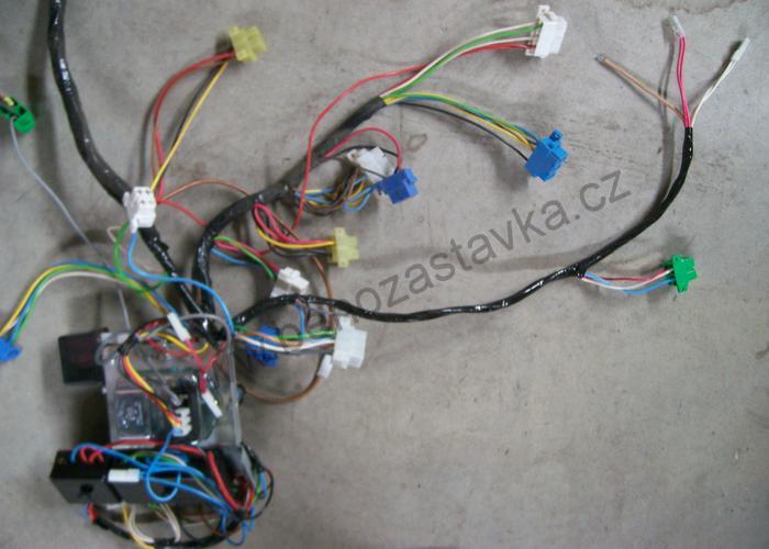 Svazek rozvodu elektroinstalace + pojistková skříň - Zetor URI
