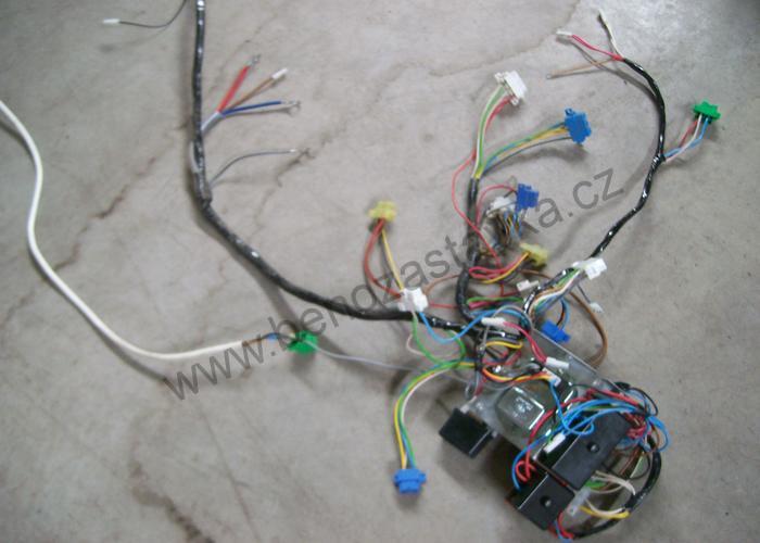 Svazek rozvodu elektroinstalace + pojistková skříň - Zetor URI